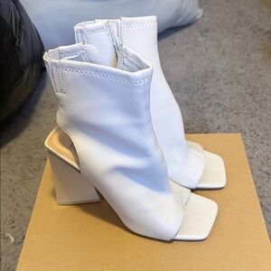 Steve Madden 9.5 cream Peep-Toe Block Heel Booties - Women